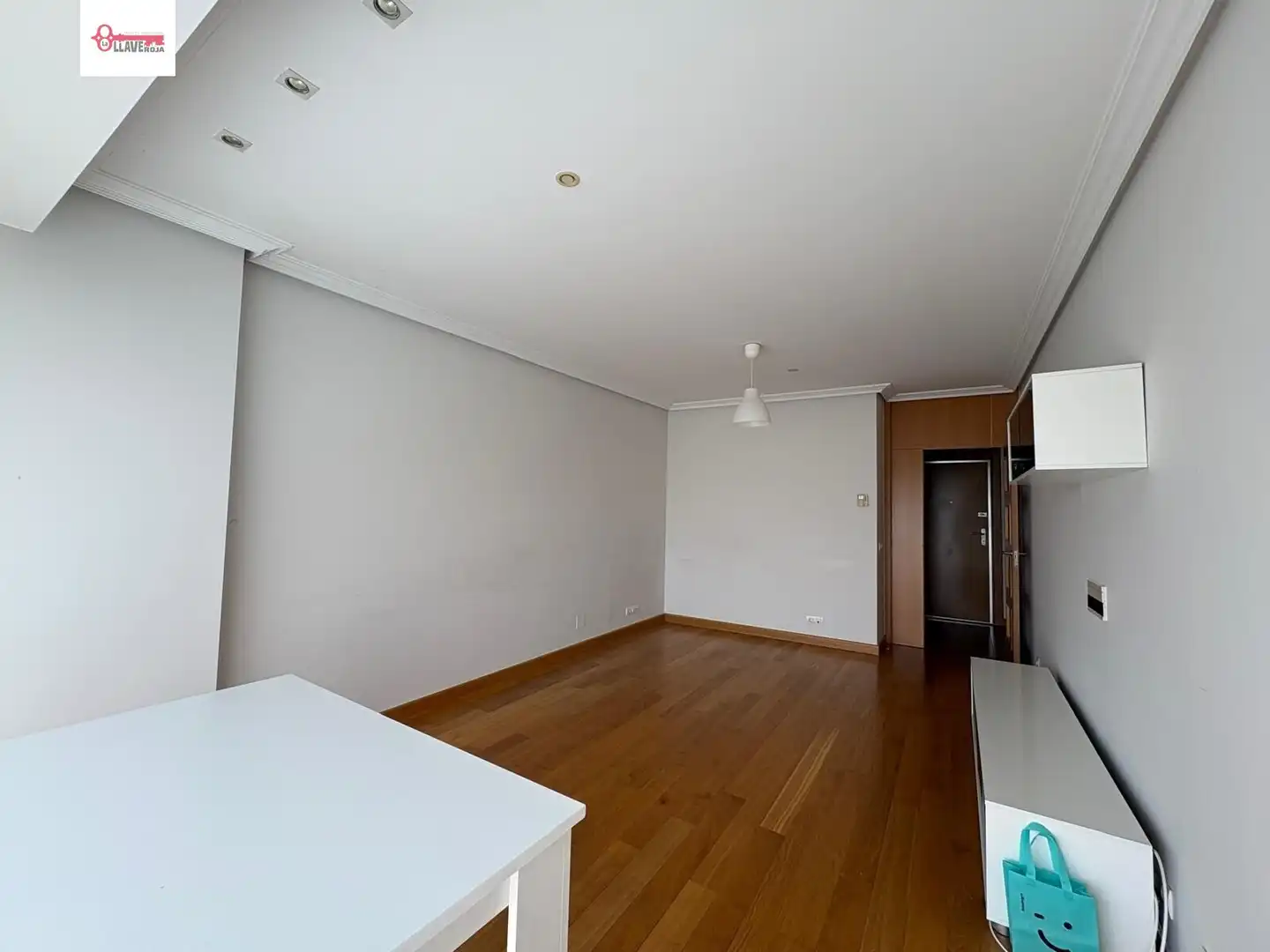 Sala d'estar de Apartament en venda en Burgos amb Calefacció, Traster i Piscina comunitària