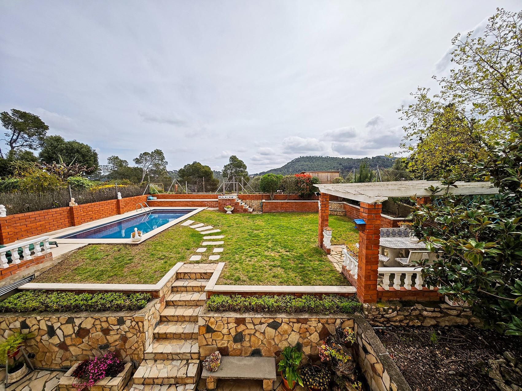 Jardí de Casa o xalet en venda en Vallirana amb Aire condicionat, Calefacció i Jardí privat