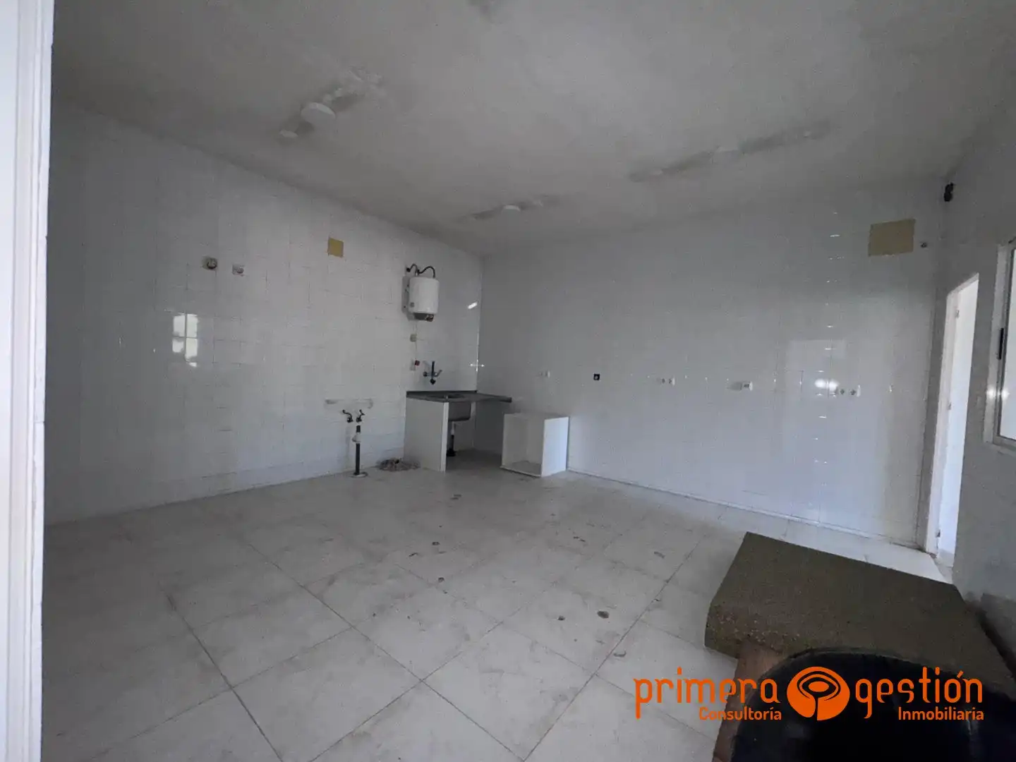 Cuina de Casa o xalet en venda en Carmona