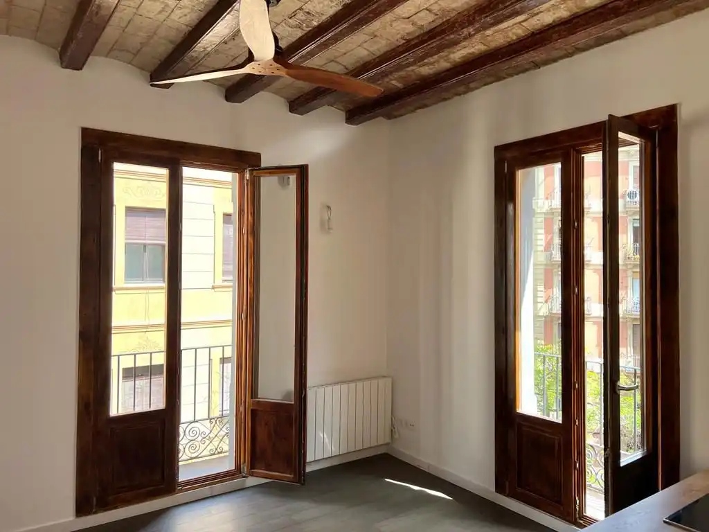 Flat for sale in Barcelona  with Balcony