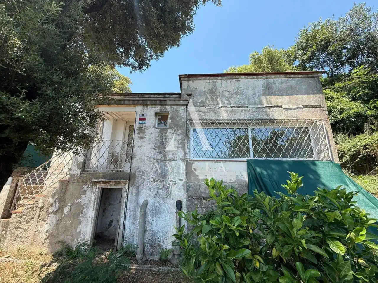 Vista exterior de Casa o xalet en venda en Sant Cugat del Vallès amb Jardí privat i Piscina