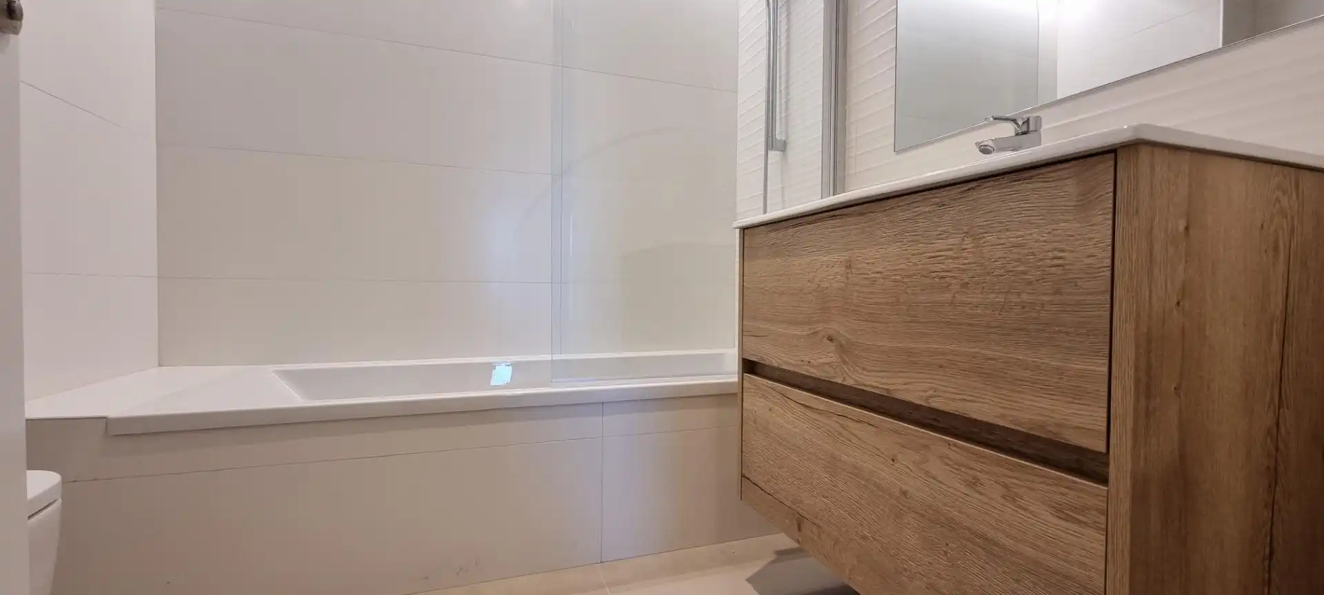 Baño de Piso en venta en Cuarte de Huerva con Aire acondicionado, Calefacción y Jardín privado