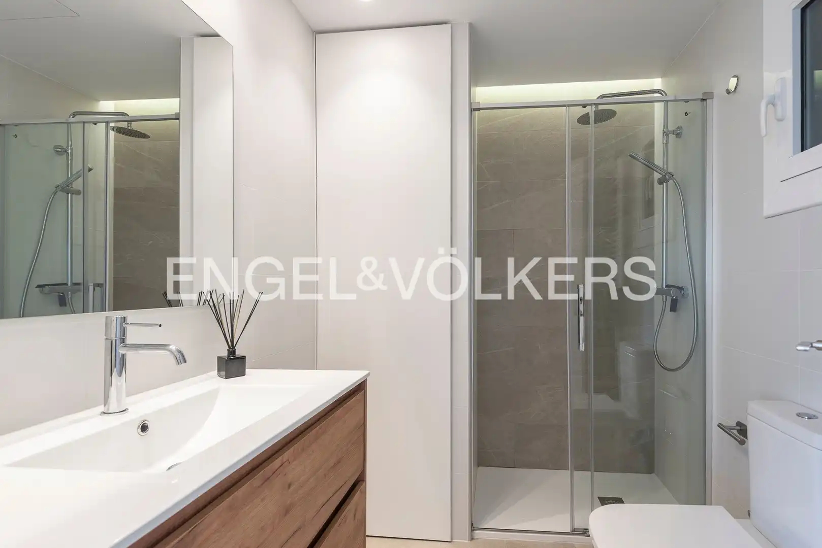 Bathroom of Flat for sale in Barcelona  with Air Conditioner, Heating and Parquet flooring