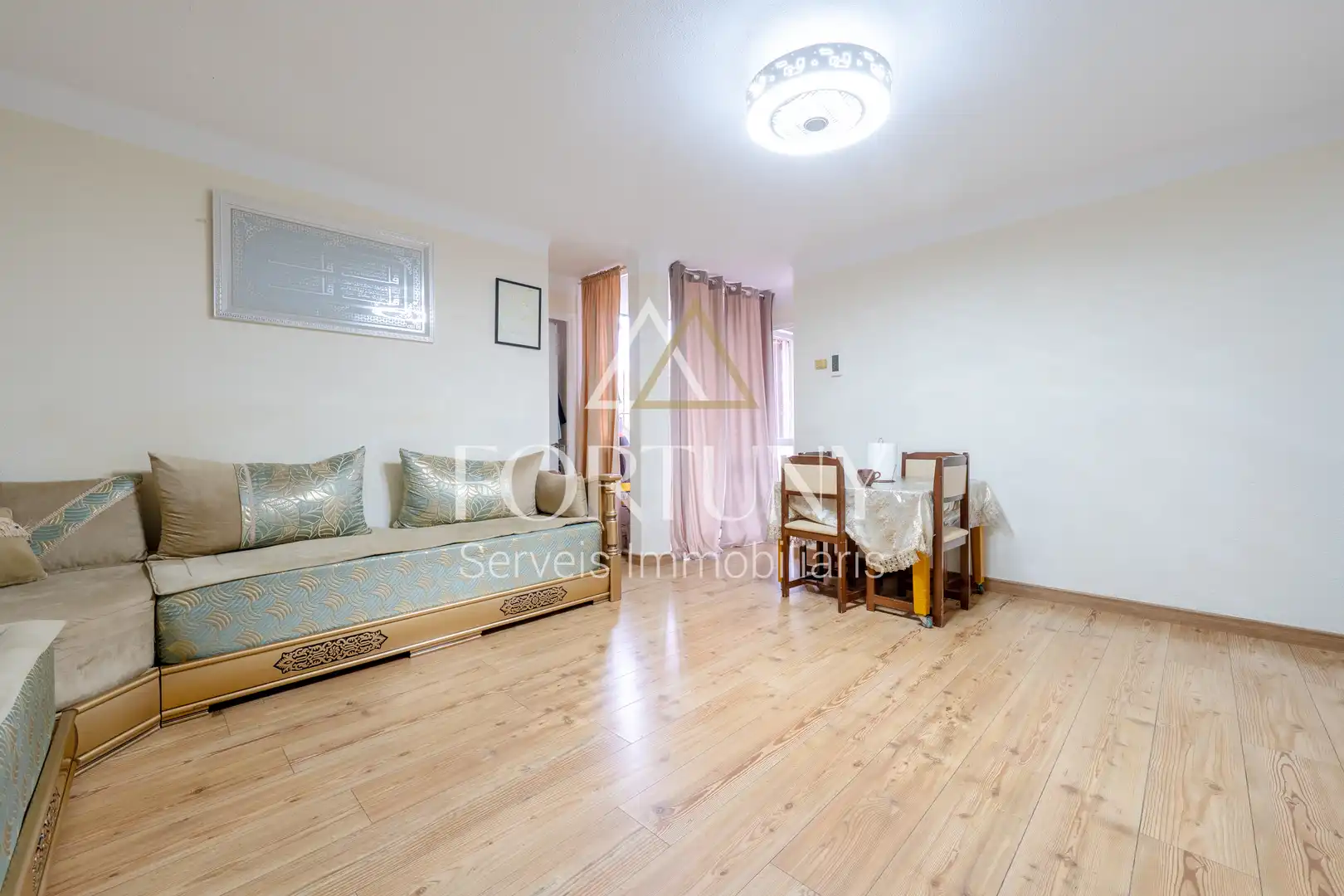 Bedroom of Flat for sale in Mestral 