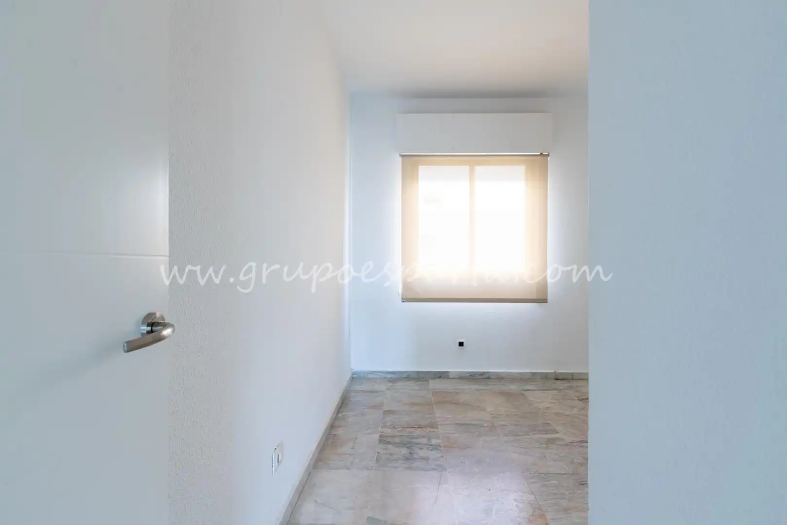 Flat for sale in Sevilla  with Air Conditioner and Balcony
