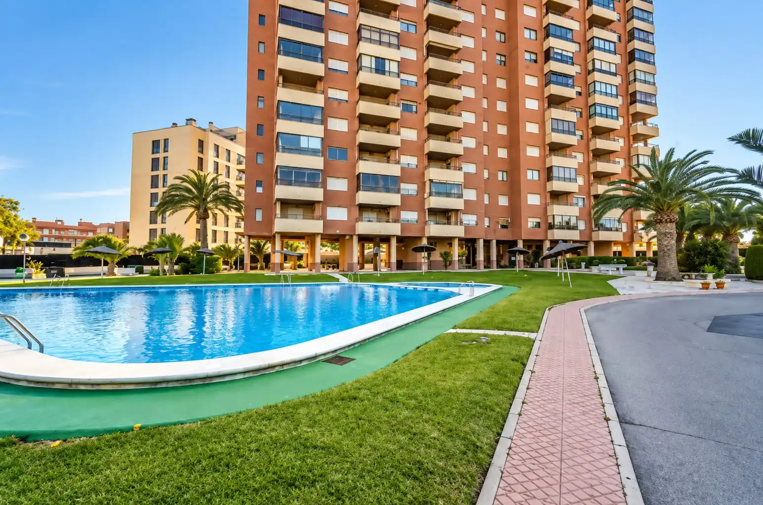 Apartament amb terrassa en venda a Carrer de Roses 11