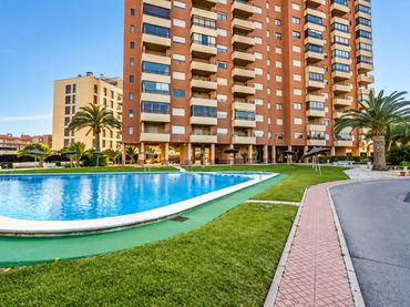 Apartament amb balcó en venda a Carrer de Roses 11