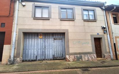 Vista exterior de Casa adosada en venda en Sahagún amb Calefacció, Parquet i Terrassa