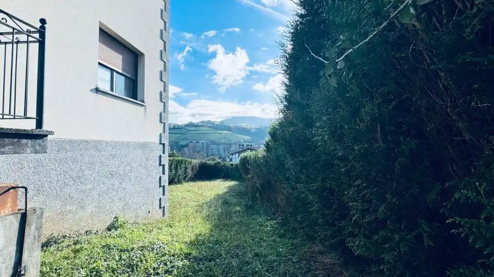 Vista exterior de Casa adosada en venta en Andoain con Calefacción, Jardín privado y Terraza
