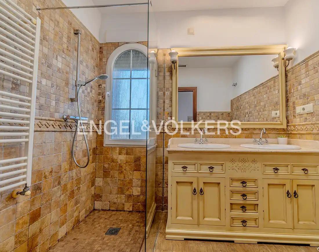 Bathroom of Houses for sale in San Vicente del Raspeig / Sant Vicent del Raspeig  with Air Conditioner, Heating and Private garden