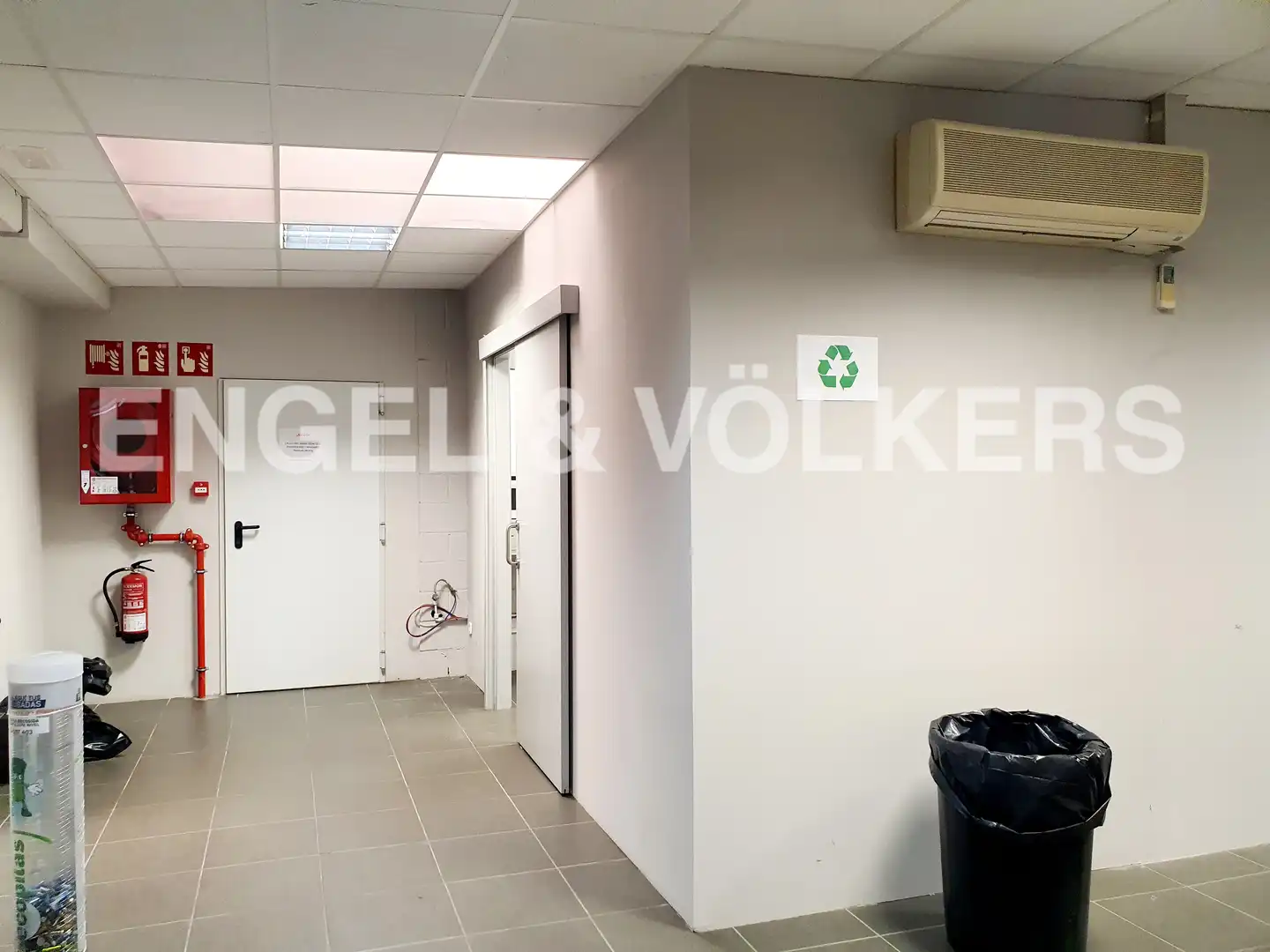 Nau industrial en venda en Cornellà de Llobregat