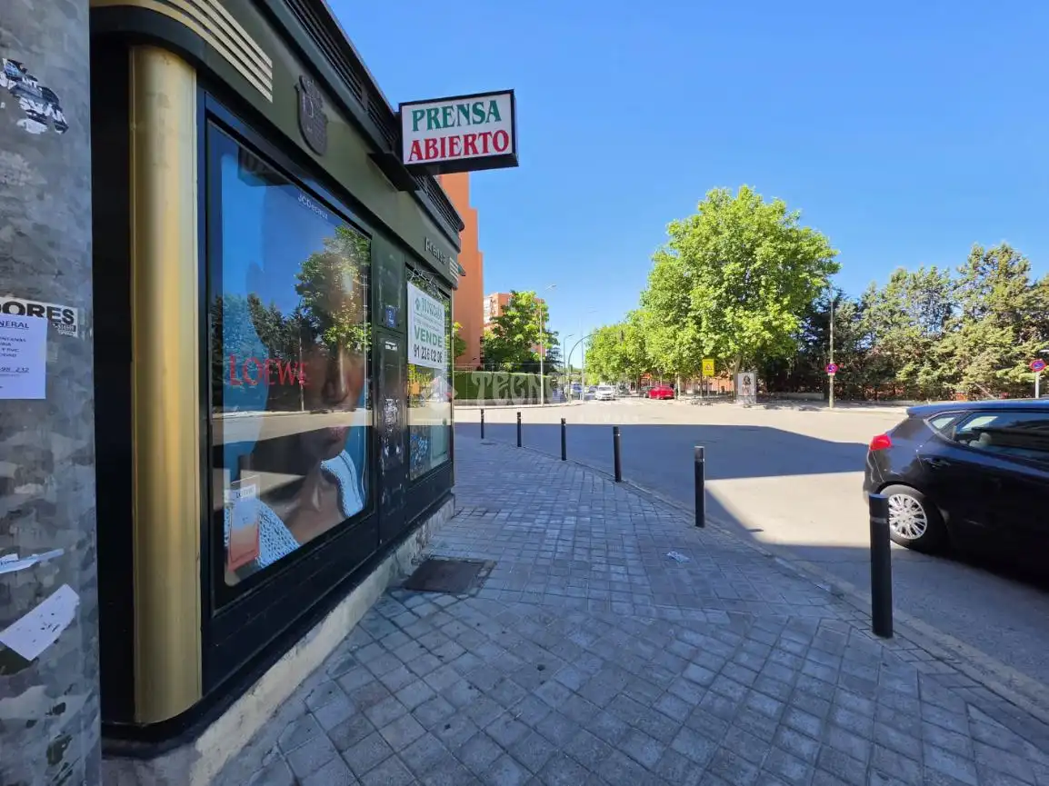Vista exterior de Local en venda en Móstoles