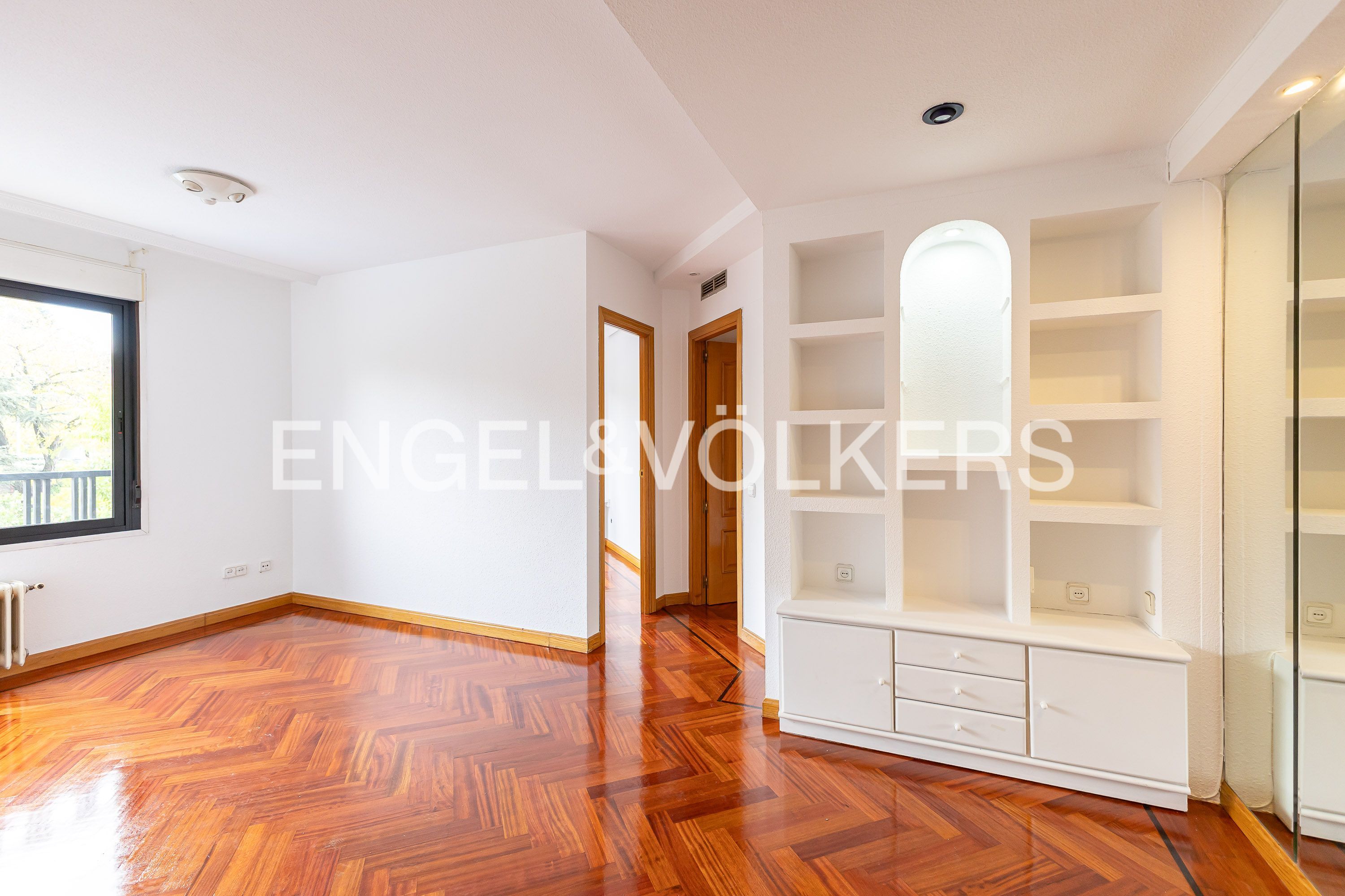 Living room of Apartment for sale in  Madrid Capital  with Air Conditioner, Heating and Parquet flooring