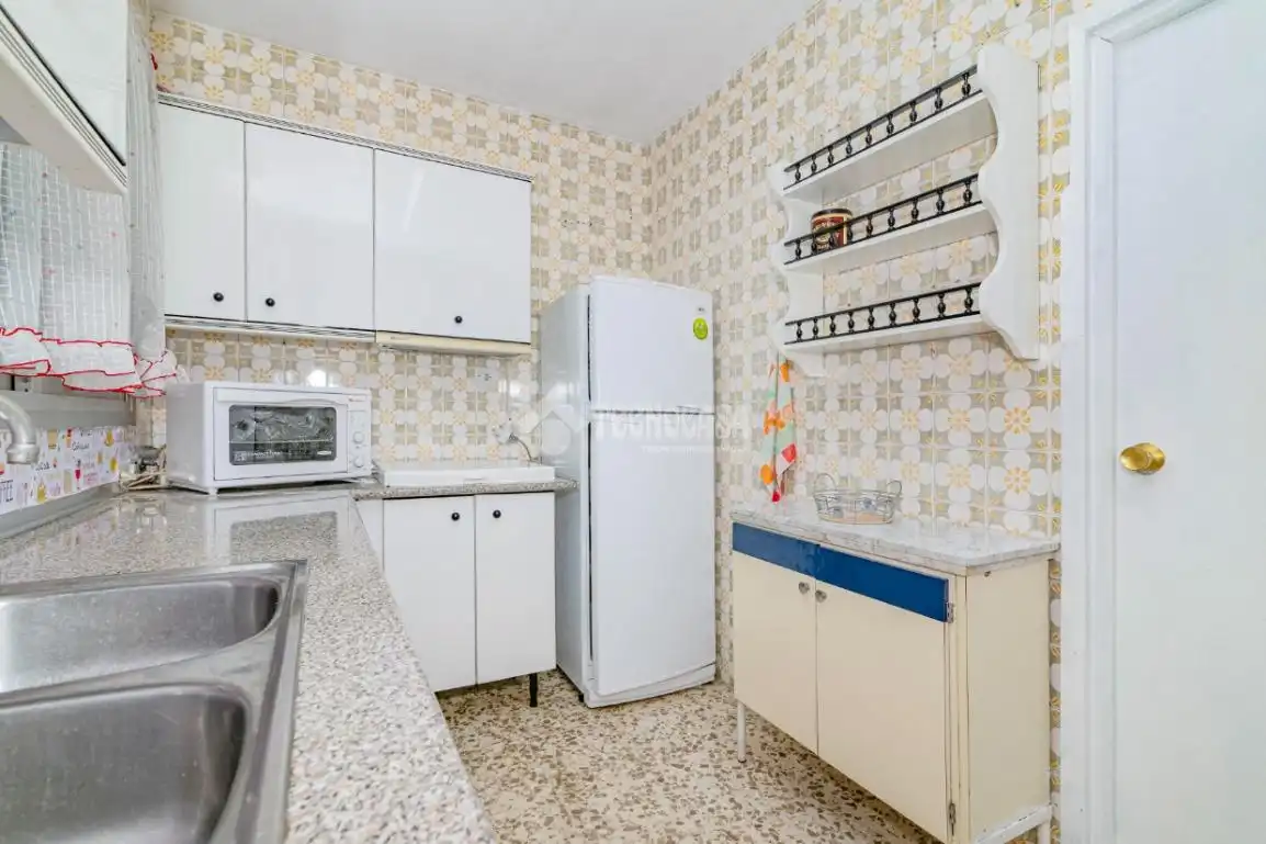 Cuina de Casa adosada en venda en Armilla amb Jardí privat, Terrassa i Balcó
