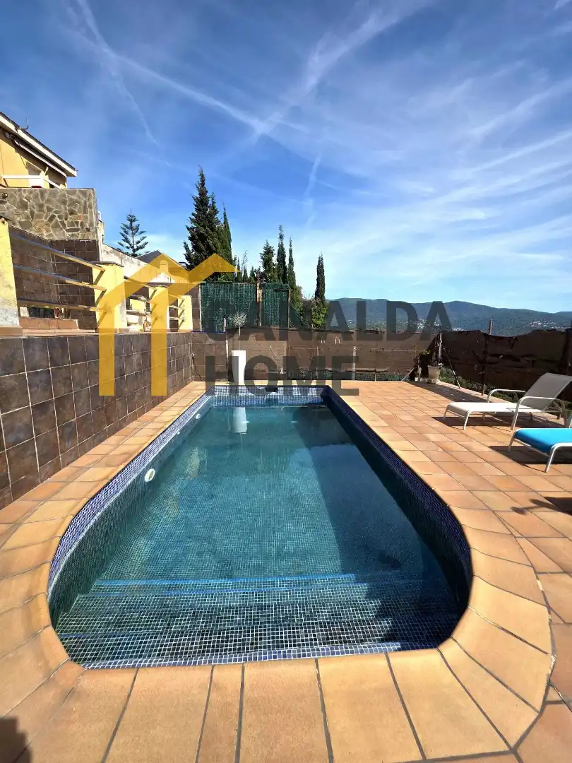 Casa aparellada amb piscina en venda a Carrer Sot de Can Puig, imagen 7