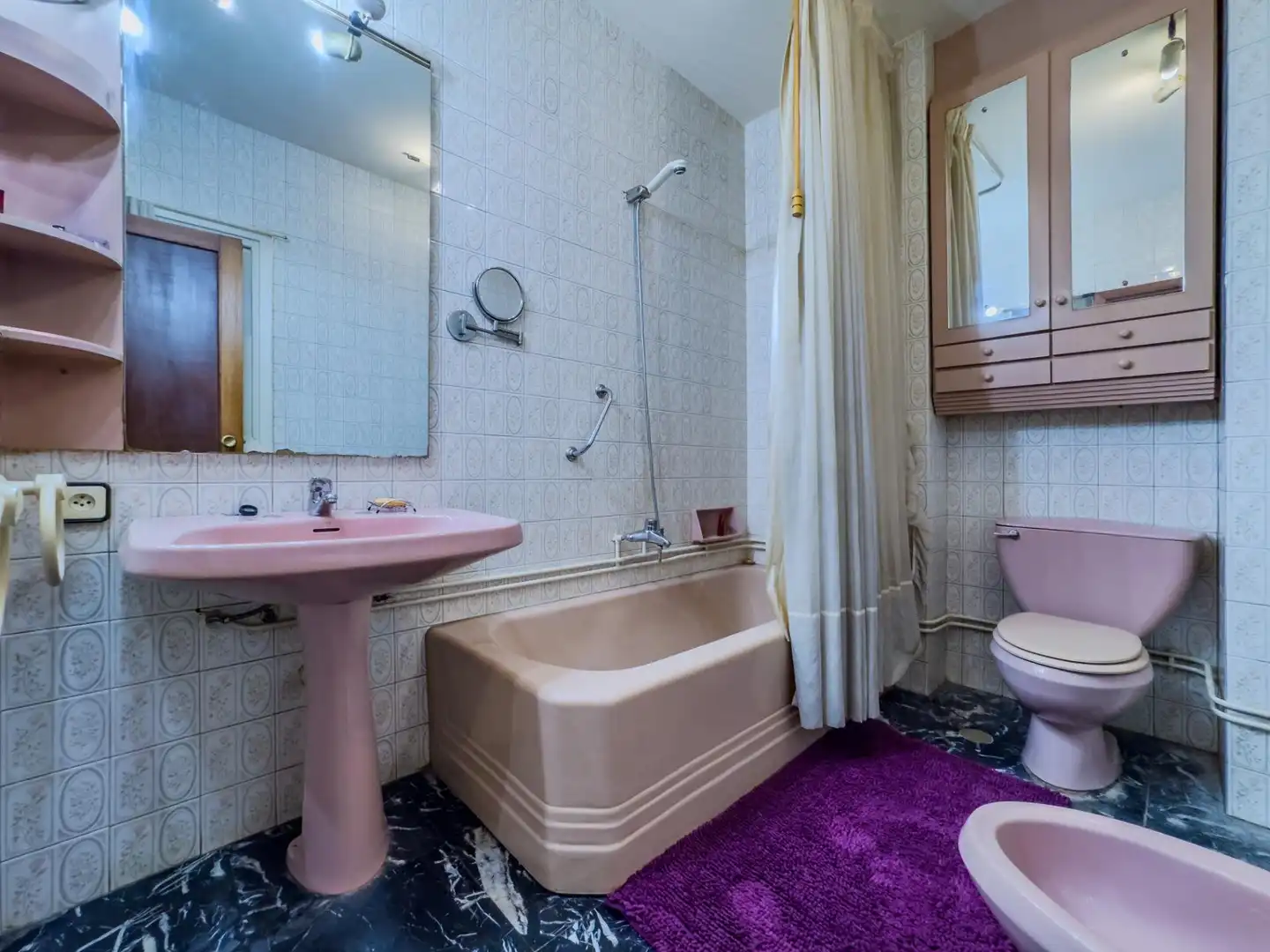 Bany de Pis en venda en Torrelavega  amb Calefacció, Parquet i Terrassa