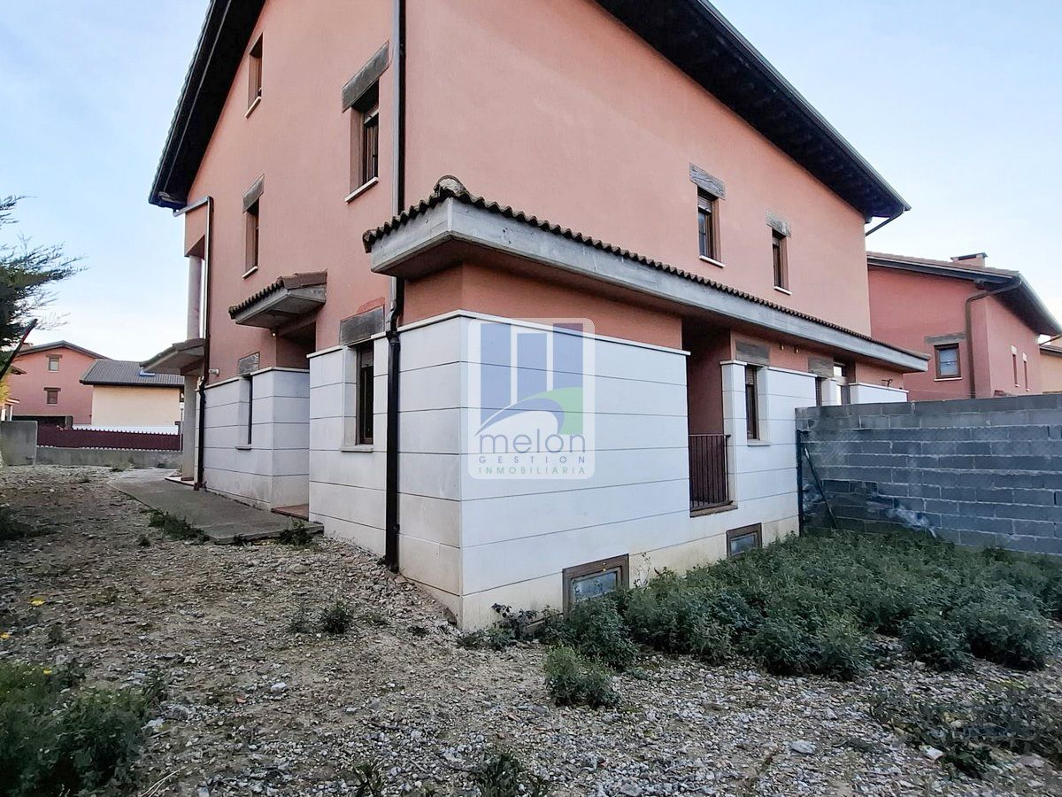 Exterior view of House or chalet for sale in Villagonzalo Pedernales