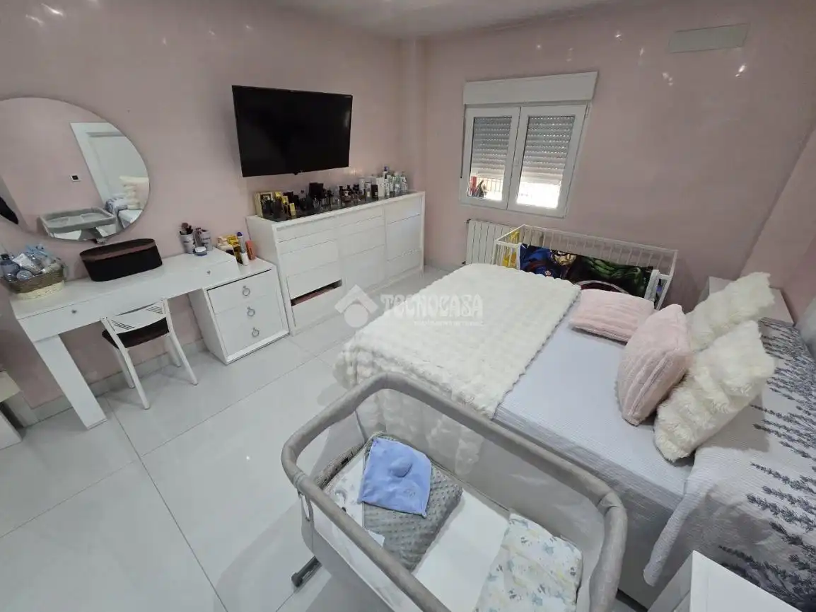 Bedroom of Flat for sale in Madrid  with Air Conditioner and Heating