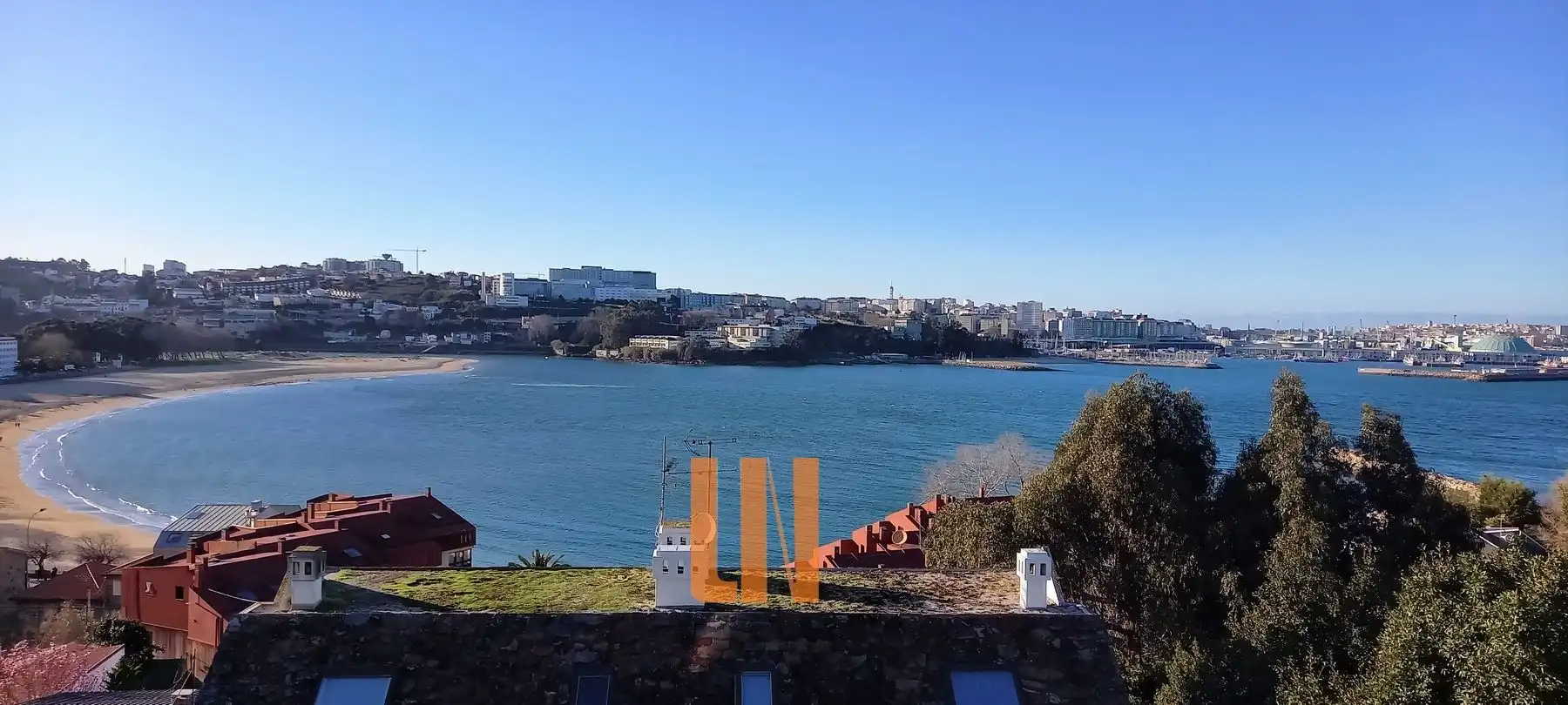 Vista exterior de Pis de lloguer en Oleiros amb Calefacció, Parquet i Traster