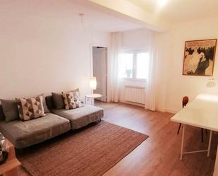 Sala d'estar de Apartament de lloguer en Gijón  amb Parquet, Moblat i Forn