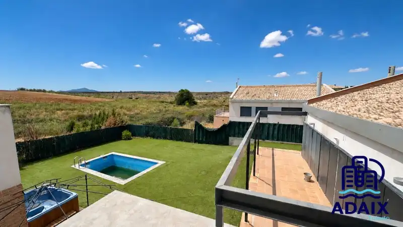 Swimming pool of Houses for sale in Layos  with Air Conditioner, Heating and Terrace