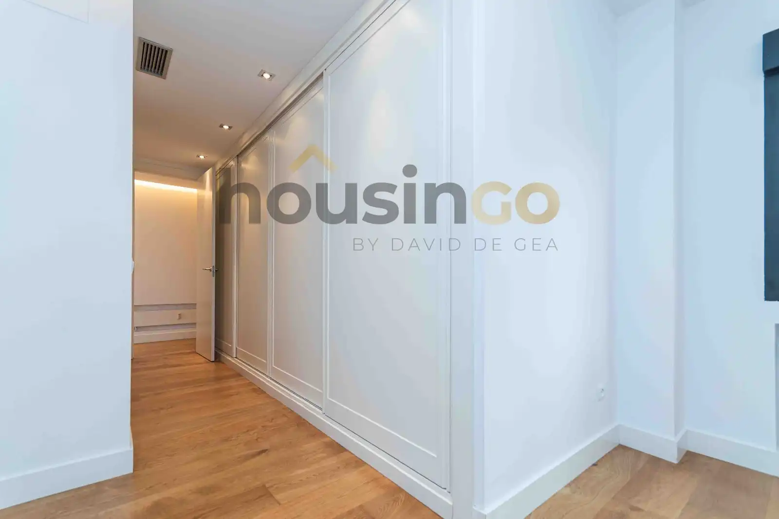 Bedroom of Flat for rent in Madrid  with Air Conditioner, Heating and Terrace