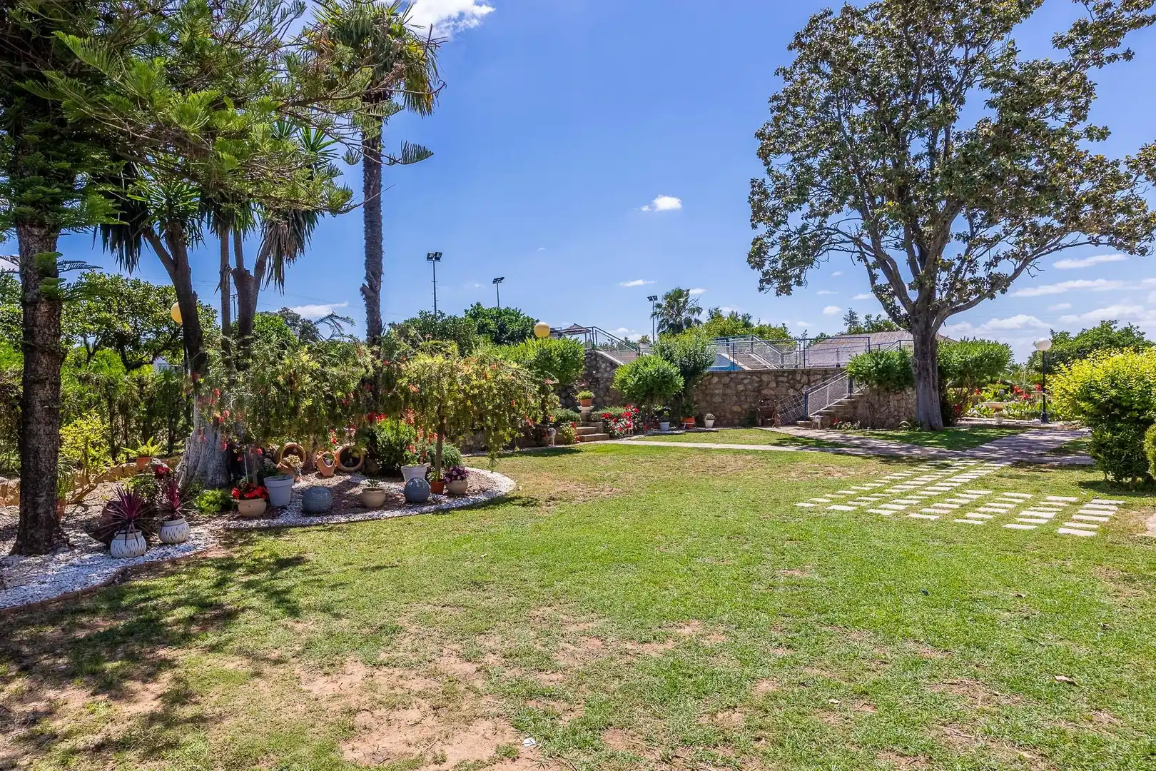 Jardín de Finca rústica en venta en Sanlúcar la Mayor con Calefacción, Jardín privado y Terraza