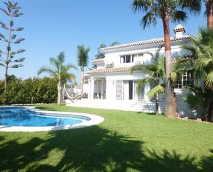 Jardí de Casa o xalet de lloguer en Marbella amb Aire condicionat, Terrassa i Piscina