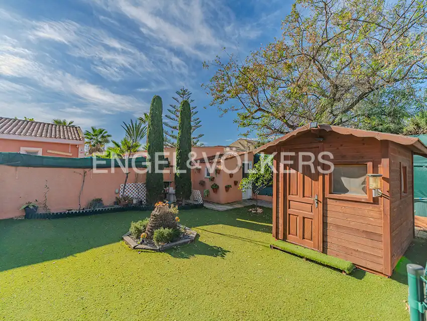 Exterior view of Houses for sale in San Vicente del Raspeig / Sant Vicent del Raspeig  with Air Conditioner, Heating and Private garden