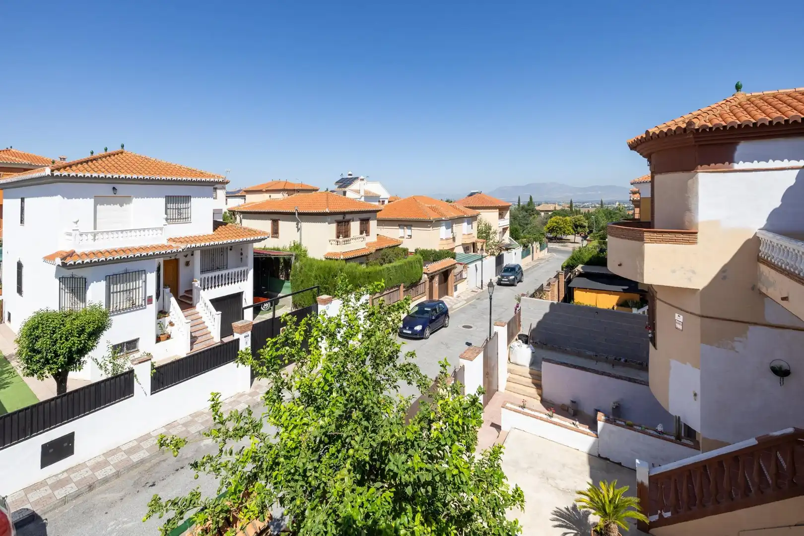 Vista exterior de Casa o chalet en venta en Cúllar Vega con Aire acondicionado, Calefacción y Jardín privado