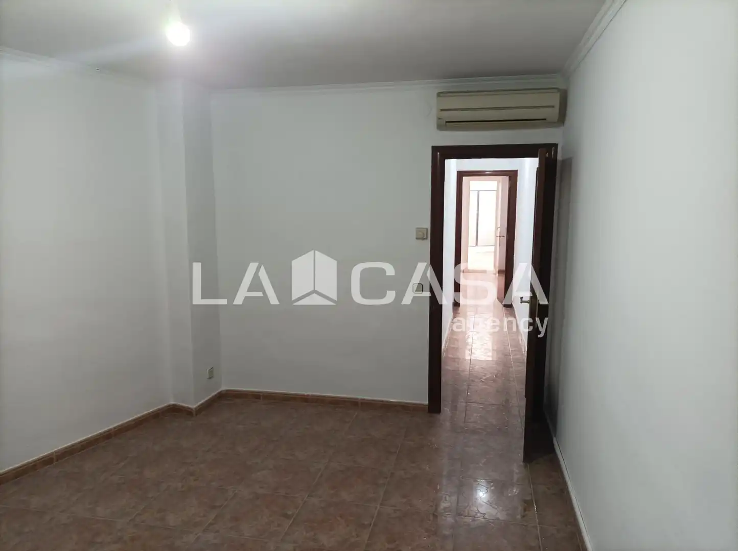 Piso en venta en Santa Coloma de Gramenet con Calefacción, Terraza y Trastero