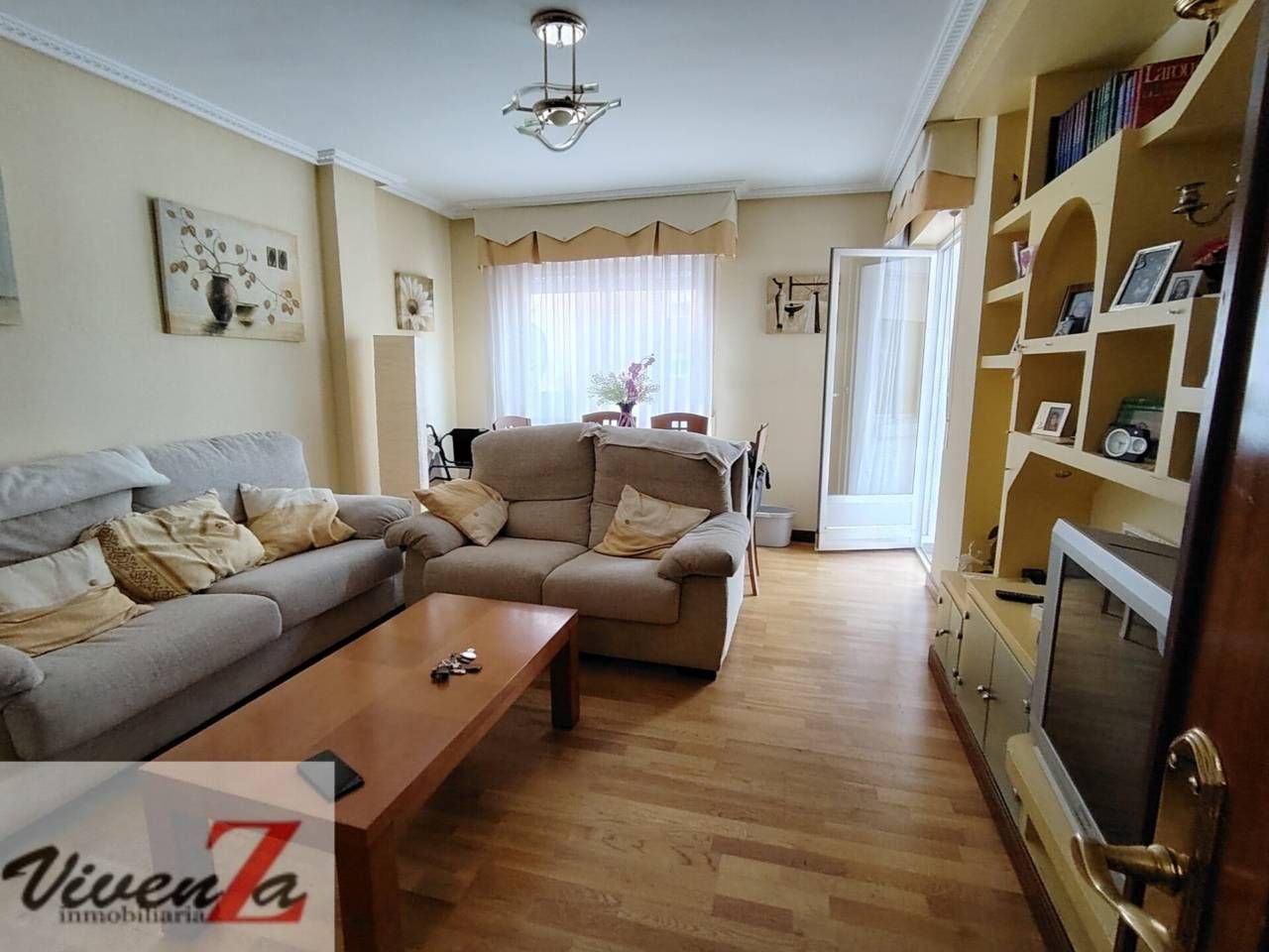 Sala d'estar de Pis en venda en Zamora Capital  amb Calefacció, Moblat i Balcó