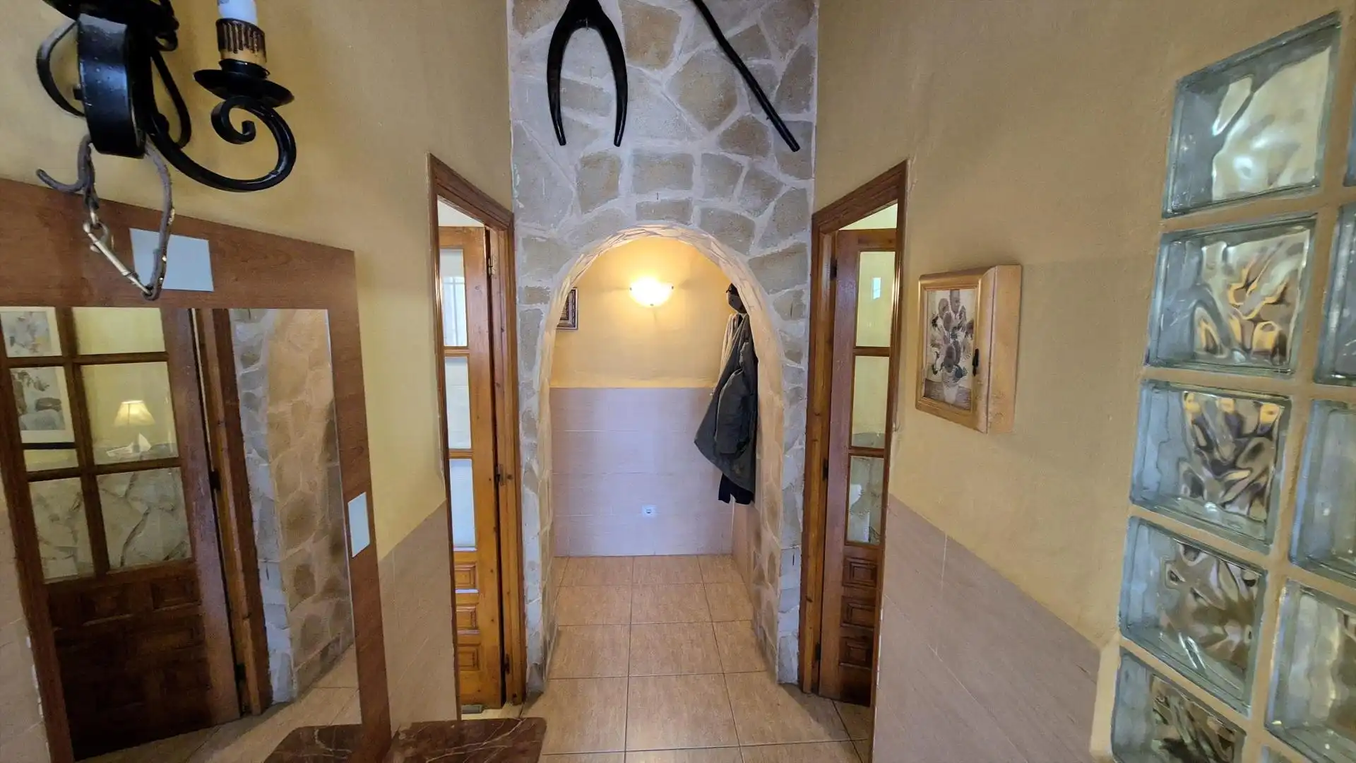 Country homes for sale in El Pinós / Pinoso  with Terrace