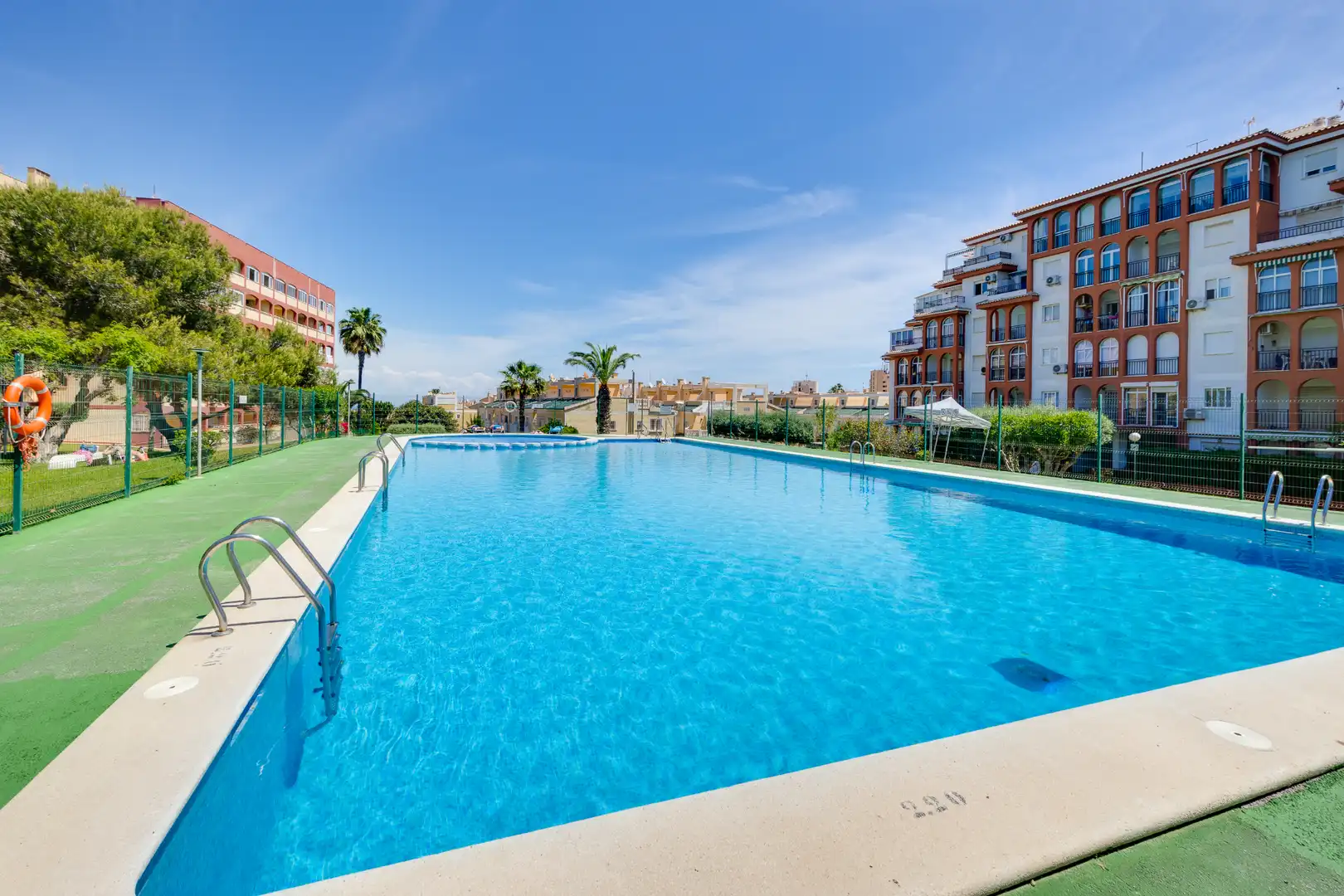 Swimming pool of Flat for sale in Torrevieja  with Air Conditioner, Terrace and Balcony