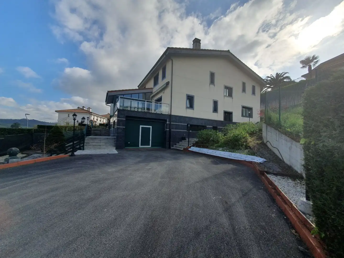 Außenansicht von Haus oder Chalet zum Verkauf in Grado mit Klimaanlage, Heizung und Terrasse