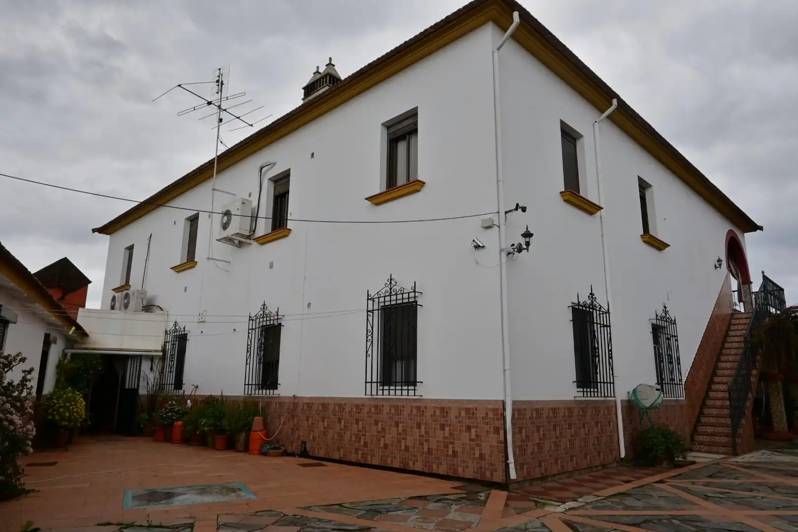 Vista exterior de Finca rústica en venda en Las Navas de la Concepción amb Jardí privat, Terrassa i Moblat
