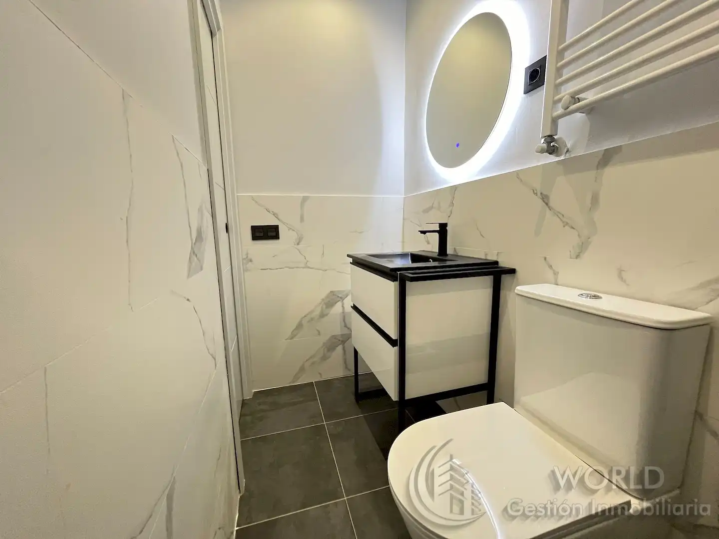 Badezimmer von Wohnung zum Verkauf in Madrid mit Klimaanlage, Heizung und Möbliert