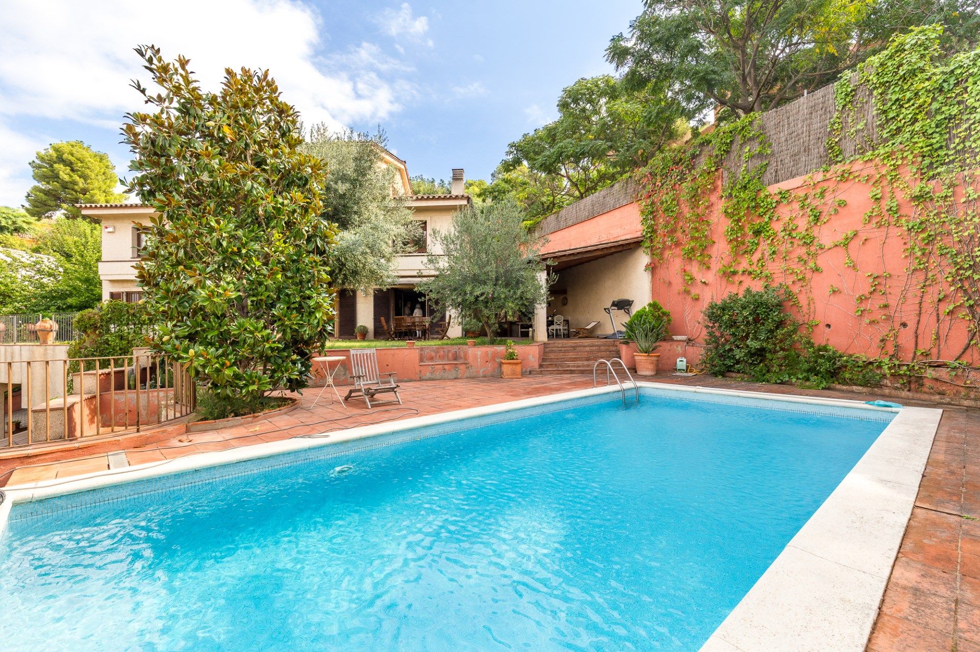 Piscina de Casa o xalet en venda en Sant Just Desvern amb Aire condicionat, Calefacció i Terrassa