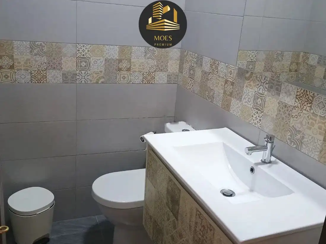 Badezimmer von Wohnung zur Miete in Jaén mit Klimaanlage und Heizung