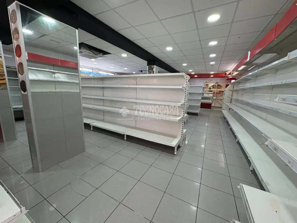 Local comercial en venda a Las Lagunas - Campano, imagen 4