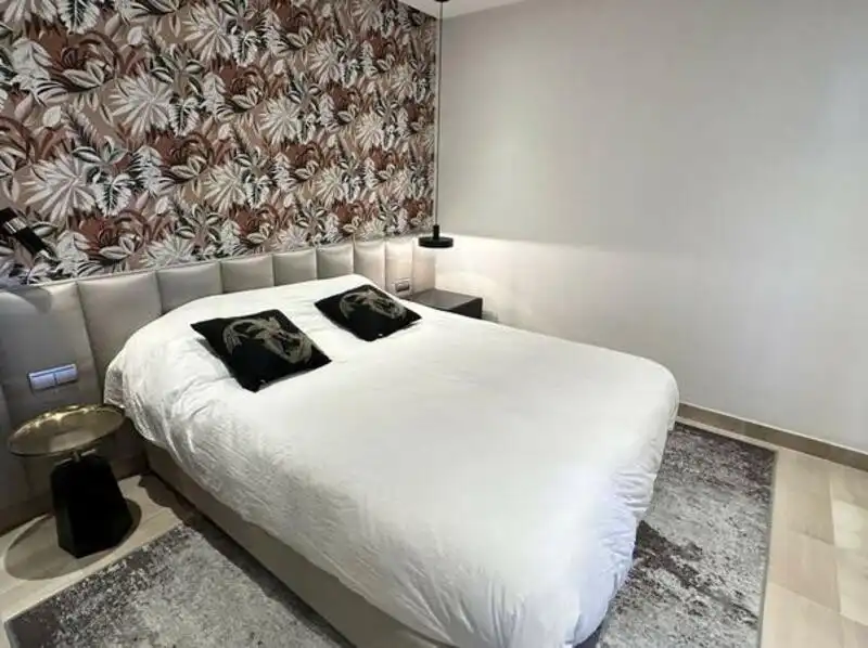Habitación de Apartamento de alquiler en Estepona con Aire acondicionado, Terraza y Piscina