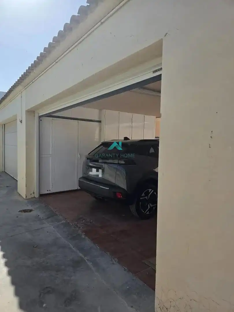Parking de Casa adosada en venta en Valencia con Aire acondicionado, Calefacción y Terraza