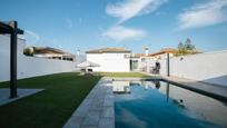 Piscina de Casa o xalet en venda en Chiclana de la Frontera amb Aire condicionat, Jardí privat i Piscina