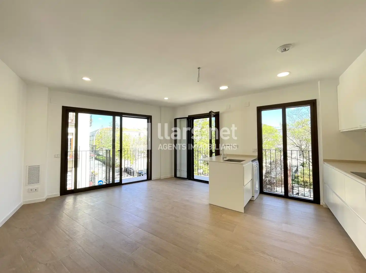Exterior view of Flat for rent in Vilanova i la Geltrú  with Air Conditioner, Terrace and Oven