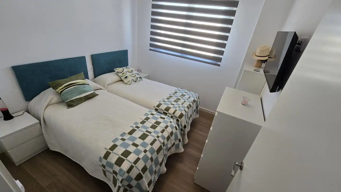 Habitación de Apartamento de alquiler en Gandia con Aire acondicionado, Calefacción y Piscina comunitaria