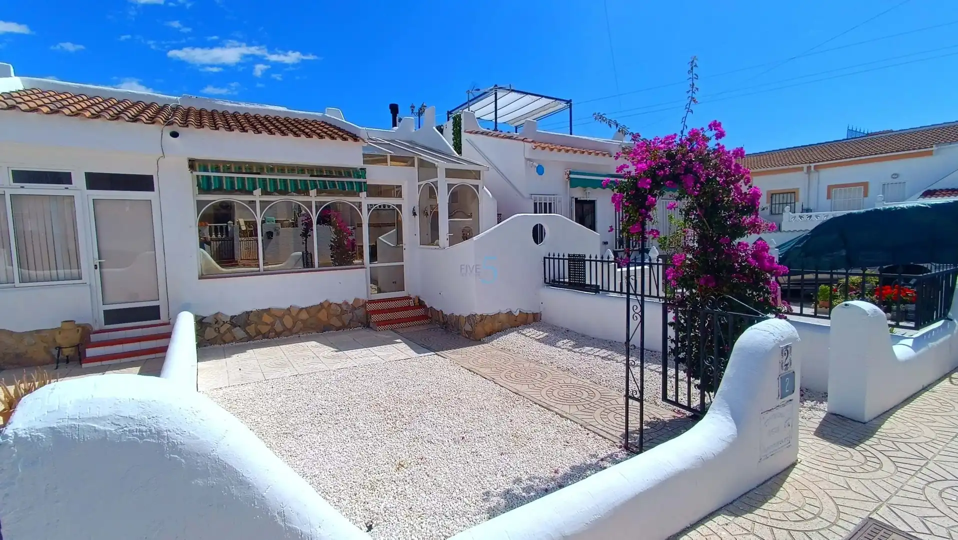Vista exterior de Casa o chalet en venta en Rojales con Piscina, Amueblado y Piscina comunitaria