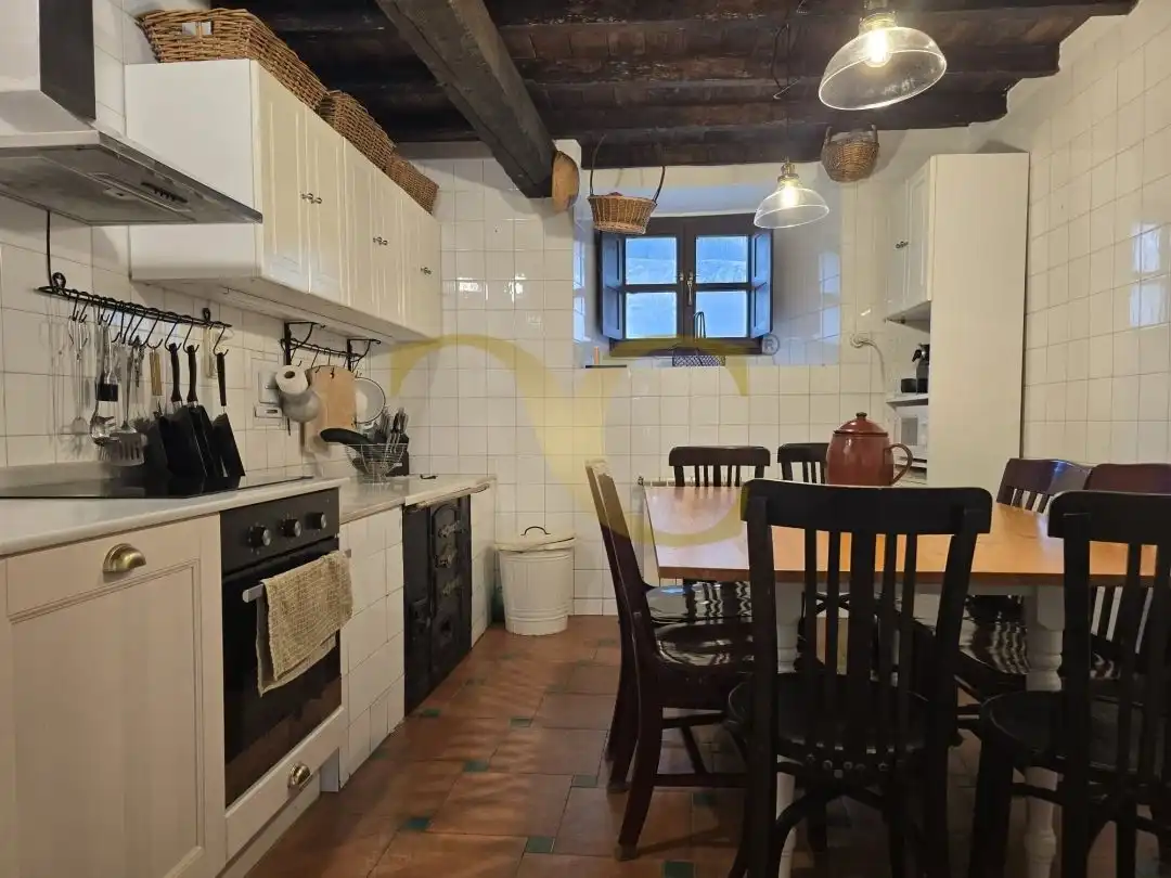 Cuina de Casa adosada en venda en Llanes amb Calefacció, Jardí privat i Terrassa