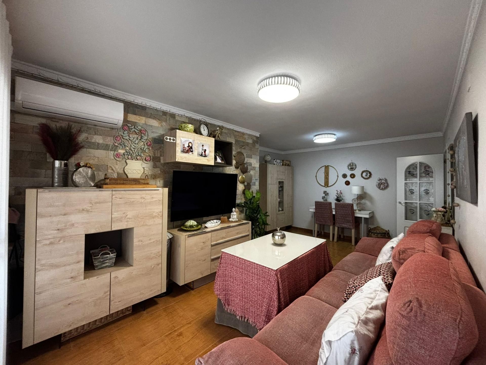 Wohnzimmer von Wohnung zum Verkauf in  Huelva Capital mit Klimaanlage und Abstellraum