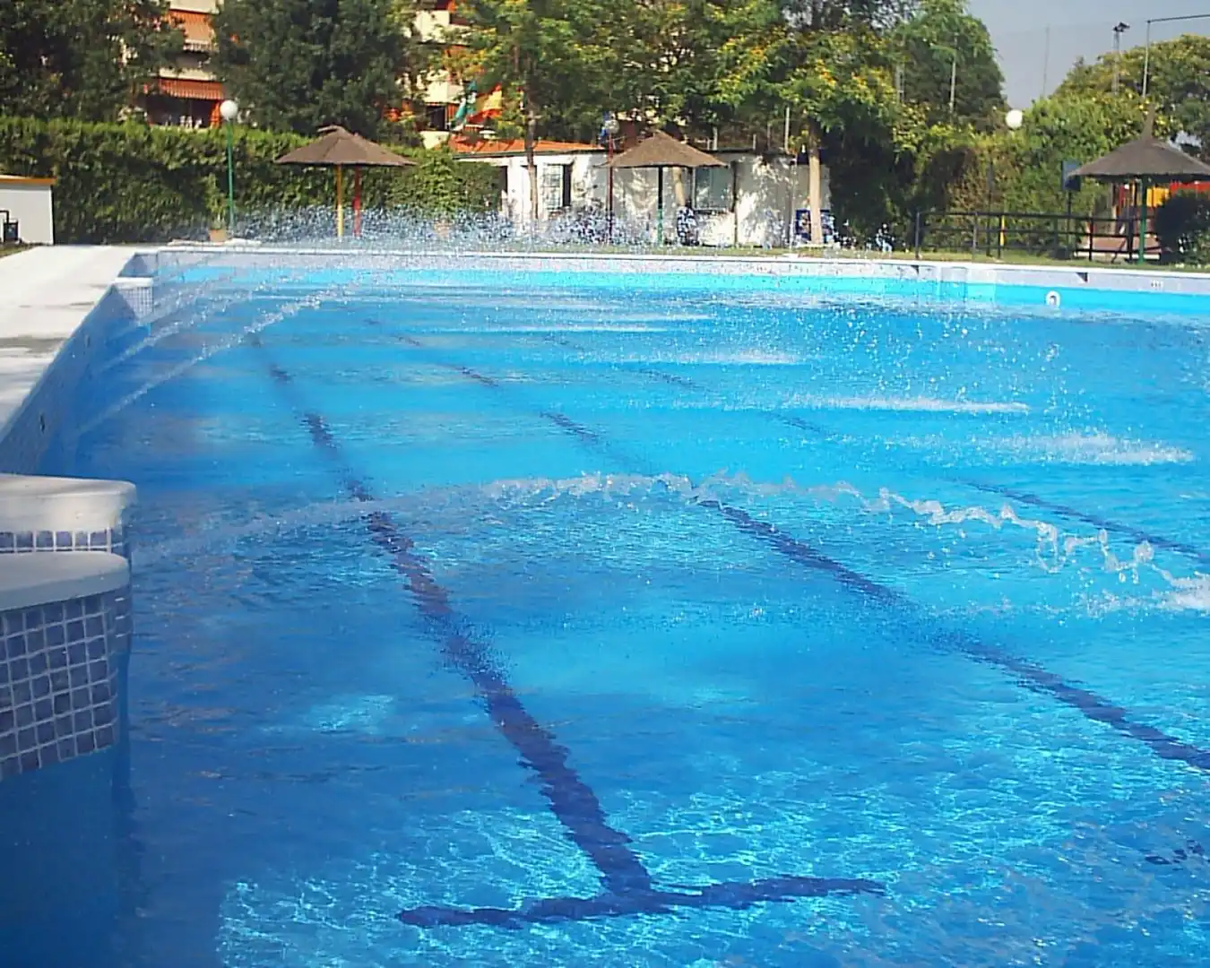 Piscina de Pis en venda en Sevilla amb Aire condicionat i Terrassa
