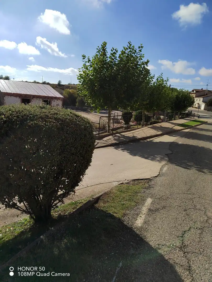 Vista exterior de Casa adosada en venda en Cardeñajimeno amb Calefacció, Parquet i Traster